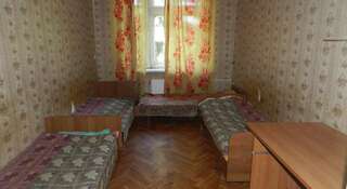 Хостел Хостел Сокурские Дали Саратов Кровать в общем номере для мужчин и женщин с 3 кроватями-2