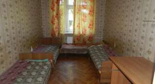 Хостел Хостел Сокурские Дали Саратов Кровать в общем номере для мужчин и женщин с 3 кроватями-1